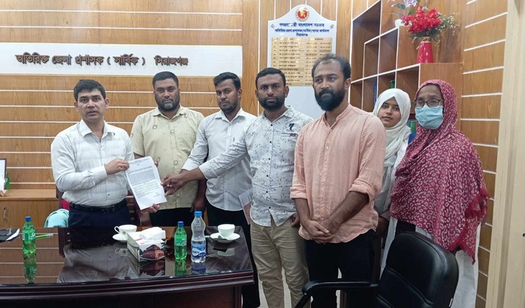 পরিবার পরিকল্পনা অধিদপ্তর: নিয়োগ বিধির দাবিতে স্বাস্থ্য কর্মীদের স্মারকলিপি