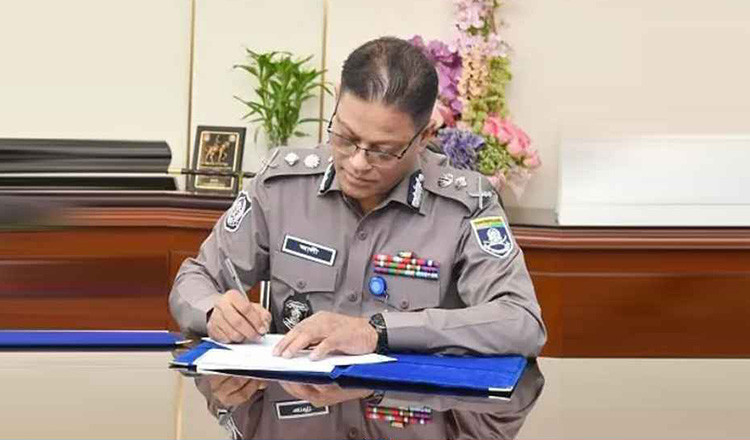দায়িত্ব গ্রহণ করেছেন নবনিযুক্ত আইজিপি আলী হোসেন ফকির