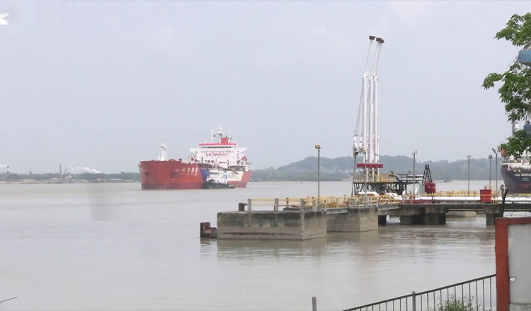 ৫১ হাজার টন জ্বালানি নিয়ে দুই জাহাজ আসছে বুধবার