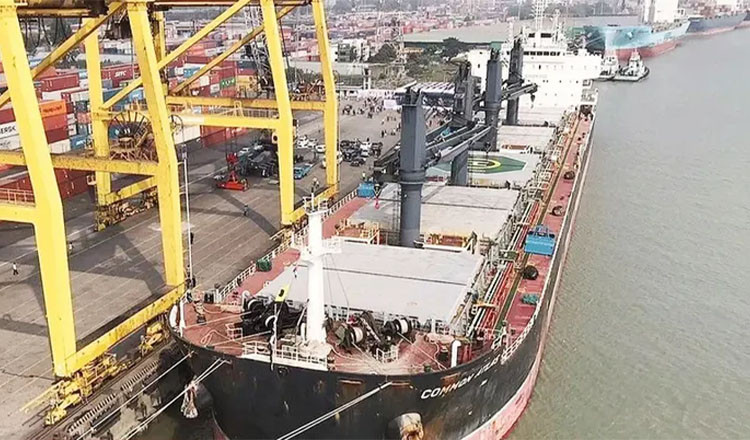 ট্টগ্রাম বন্দরে ছয়টি জাহাজ থেকে জ্বালানি খালাস কার্যক্রম শুরু