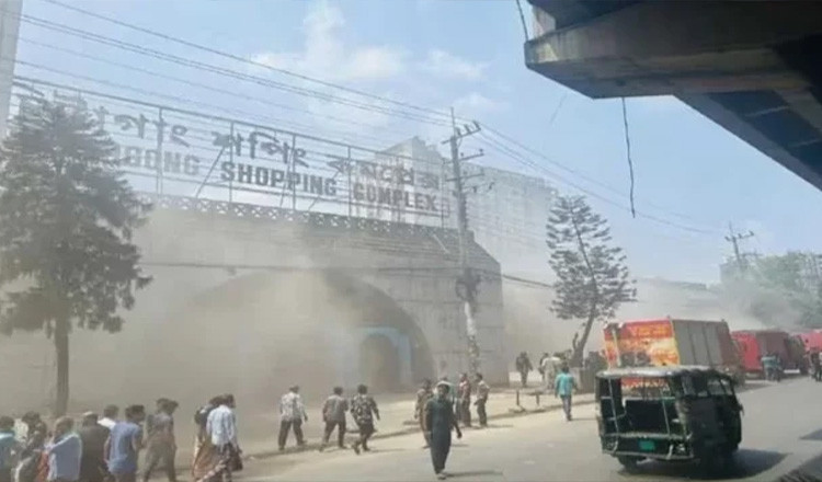 চট্টগ্রামে শপিং কমপ্লেক্সের আগুন নিয়ন্ত্রণে