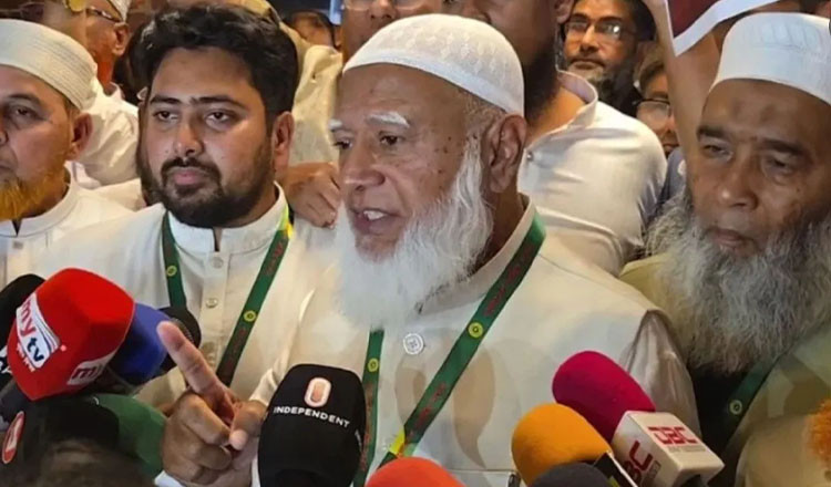রাষ্ট্রপতির ভাষণের সময় সংসদে প্ল্যাকার্ড দেখিয়ে বিক্ষোভ