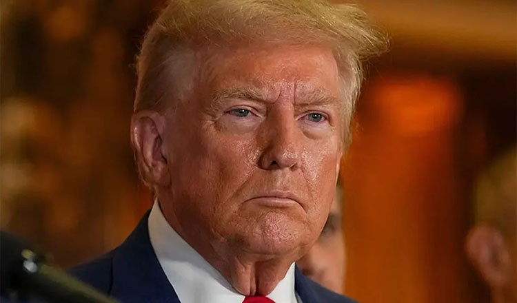 জনপ্রিয়তায় ধস, বুশ আমলের সংকটের সঙ্গে তুলনায় ট্রাম্প