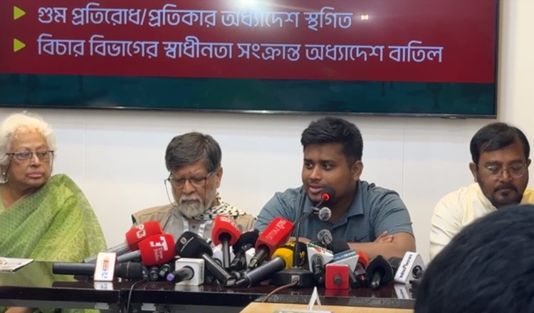 সংস্কার থেমে গেলে নতুন অভ্যুত্থানের আশঙ্কা: হাসনাত