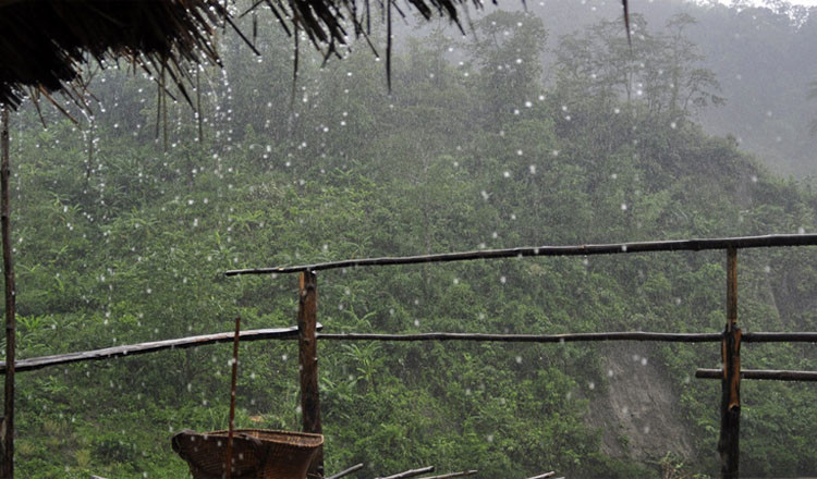 ৩২ জেলায় ভারি বর্ষণের সতর্কতা, চট্টগ্রামে পাহাড়ধসের শঙ্কা