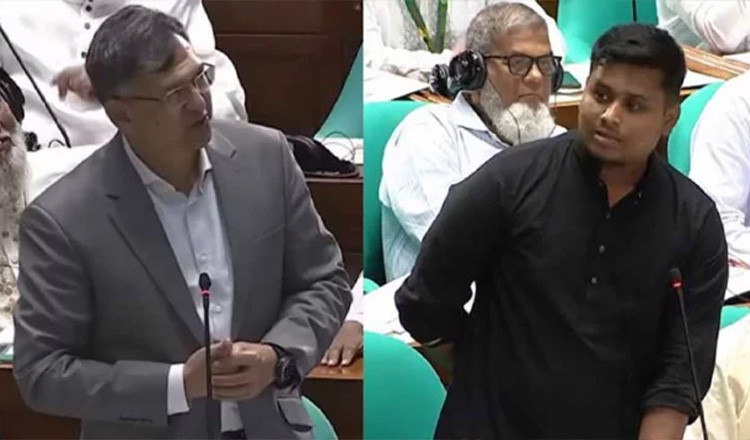 বিসিবিতে ‘বাপের দোয়া-মায়ের দোয়া’ কমিটি নয়: স্বরাষ্ট্রমন্ত্রী