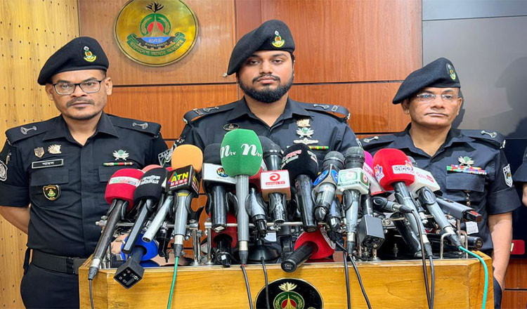 গেইটম্যানের গাফিলতিতে কুমিল্লায় বাস-ট্রেন সংঘর্ষে ১২ মৃত্যু
