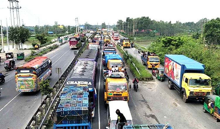 ঢাকা-টাঙ্গাইল মহাসড়কে ৪৫ কিলোমিটারজুড়ে তীব্র যানজট