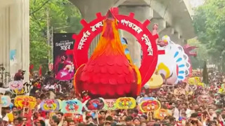 বৈশাখী শোভাযাত্রায় মানুষের ঢল