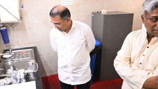 সচিবালয়ে আকস্মিক পরিদর্শনে প্রধানমন্ত্রী