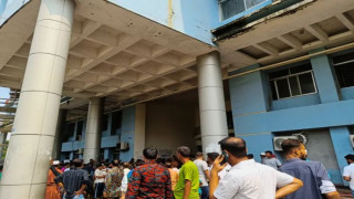 শের-ই-বাংলা মেডিকেল কলেজে আগুন, তিন ঘণ্টা পর নিয়ন্ত্রণে