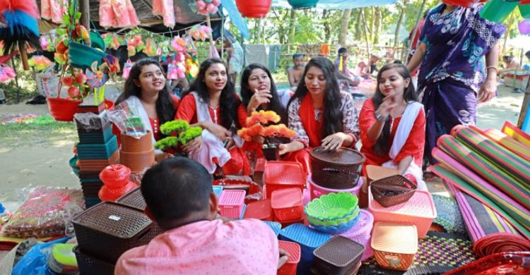 সিরাজগঞ্জে ঐতিহ্যবাহী ‘বউ মেলা’