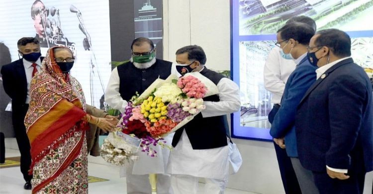 যুক্তরাষ্ট্র সফর শেষে দেশে ফিরলেন প্রধানমন্ত্রী