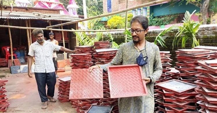 টাইলস বানিয়ে ভাগ্য ফেরালেন কাতার ফেরত যুবক